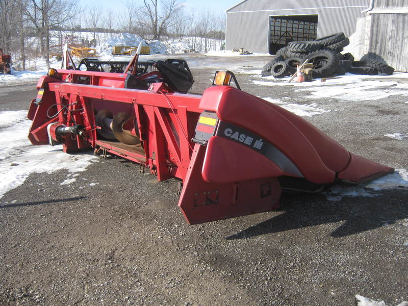 Combines & Harvesting Equipment  Case IH 2206 Corn Head  Photo